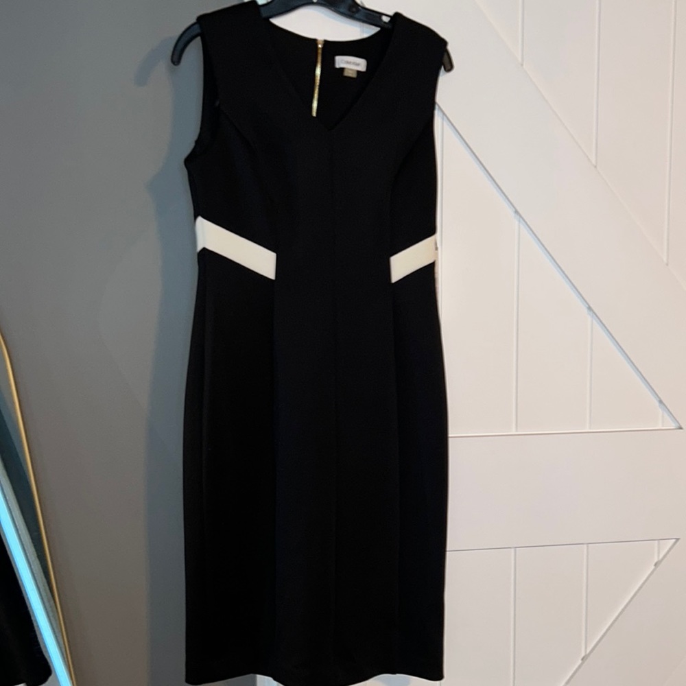 Calvin Klein black and white scuba, gold zip back NWT size 6